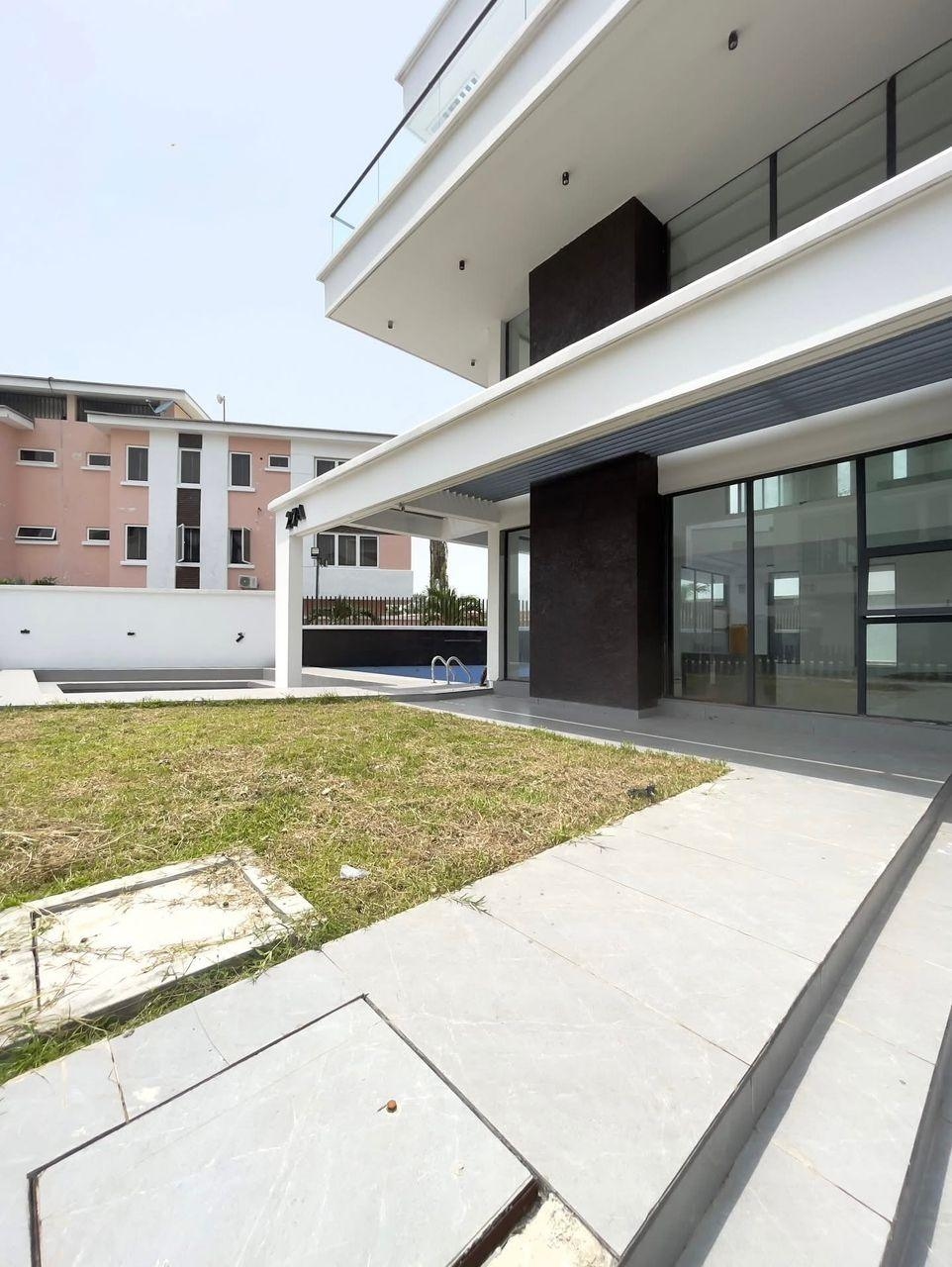 6 ULTRA-PREMIUM 5-BEDROOM MANSIONS
