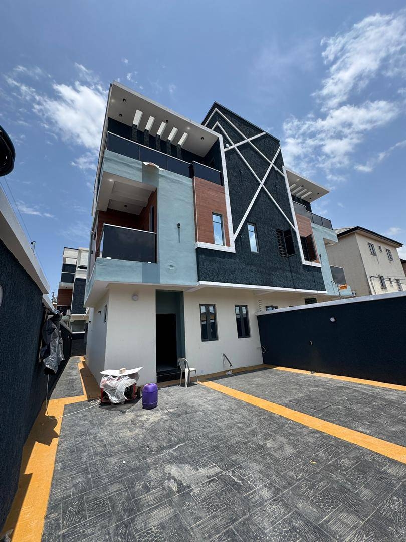 Fully serviced 2-bedroom apartment